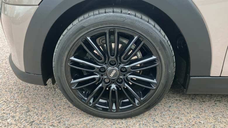 MINI Hatchback 1.5 Cooper Exclusive 3dr Auto Petrol Hatchback